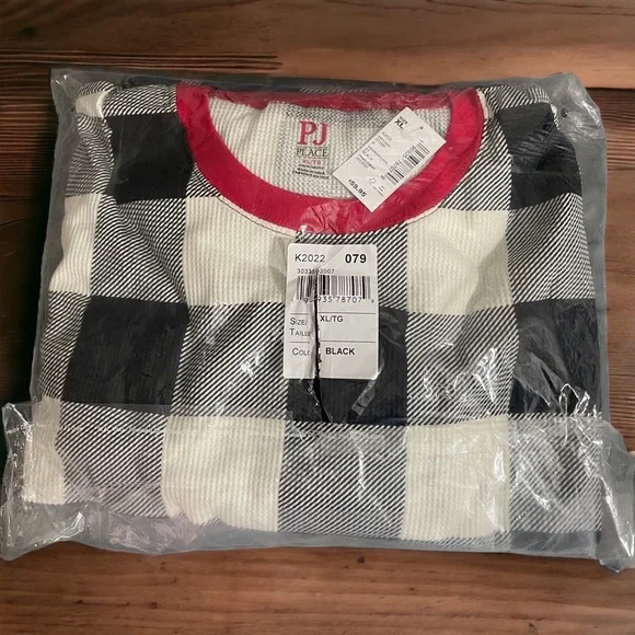 Unisex adult matching family thermal Buffalo plaid cotton pajamas in black - Picture 3 of 4
